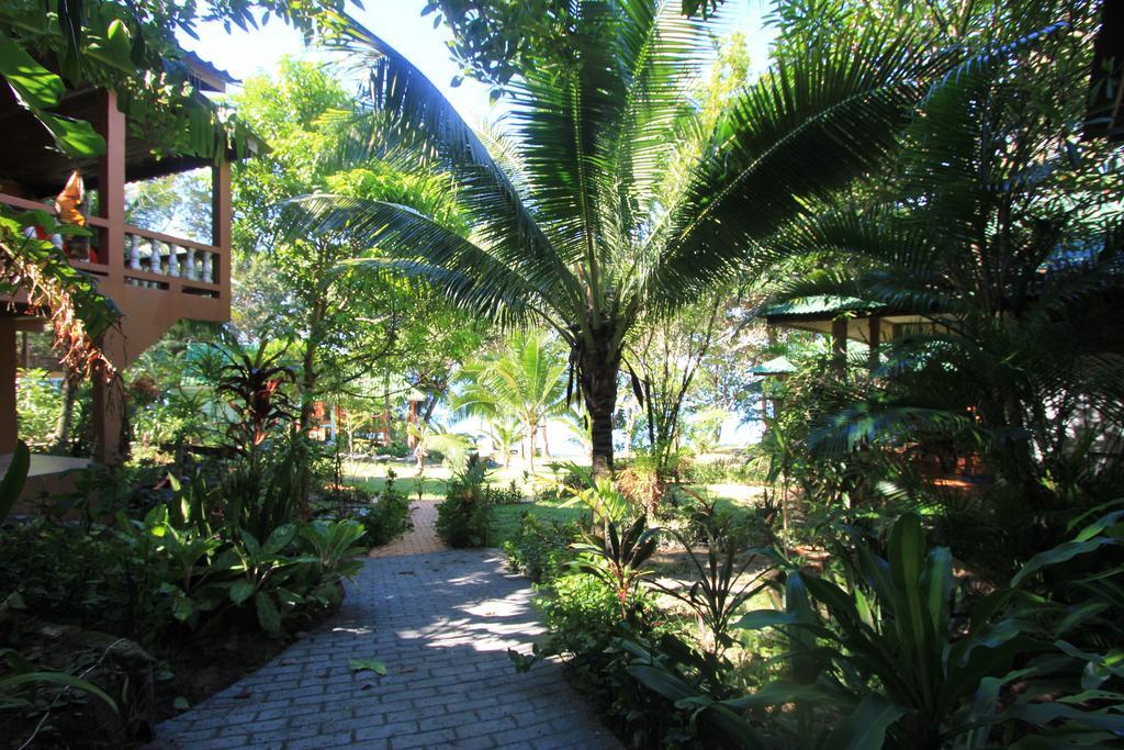 Chomjan Resort Koh Phayam Exteriör bild