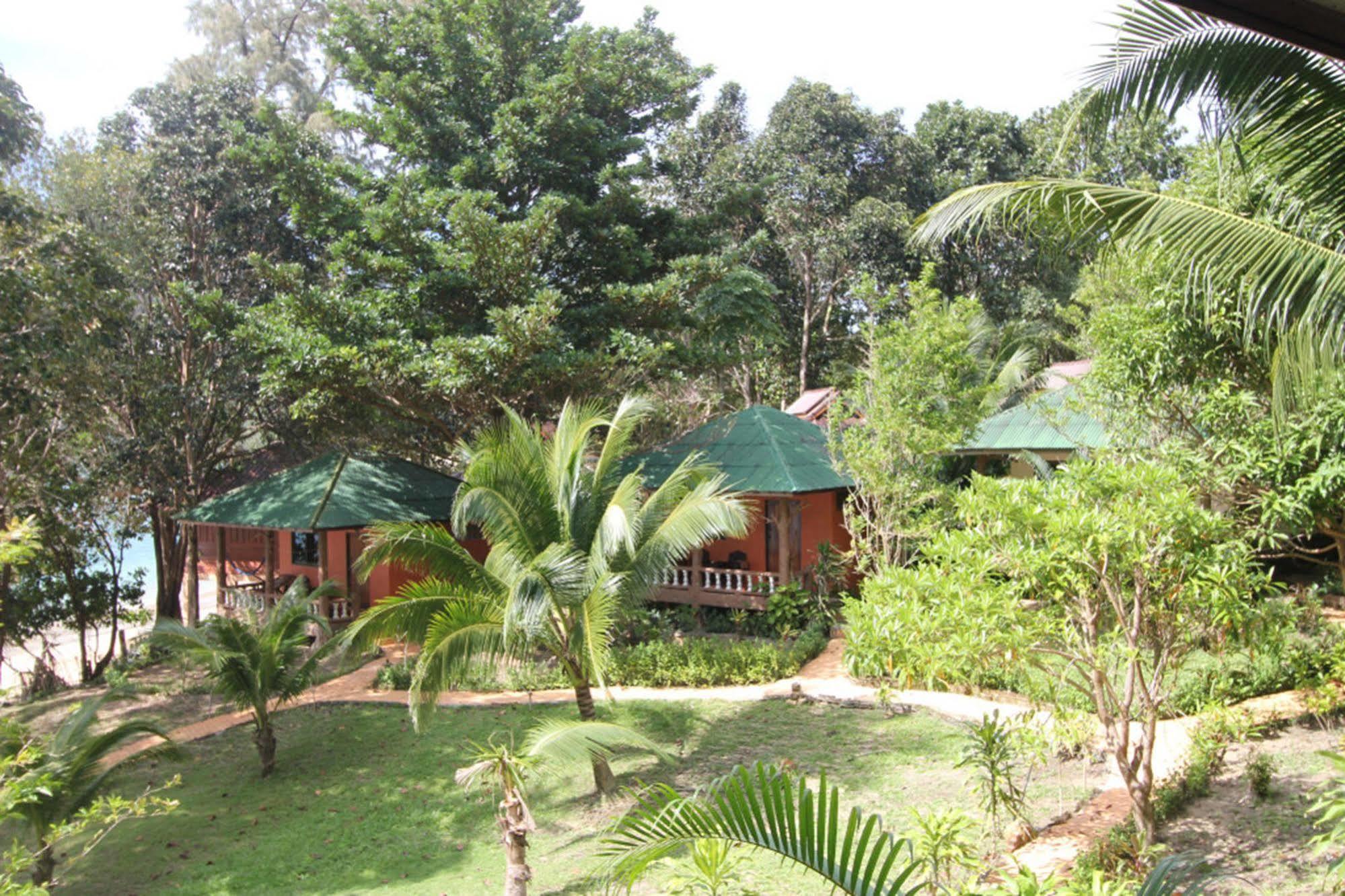Chomjan Resort Koh Phayam Exteriör bild